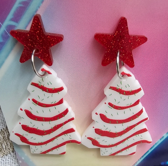 Little Debbie Acrylic Christmas Tree Cake Earrings NWOT - Picture 7 of 8